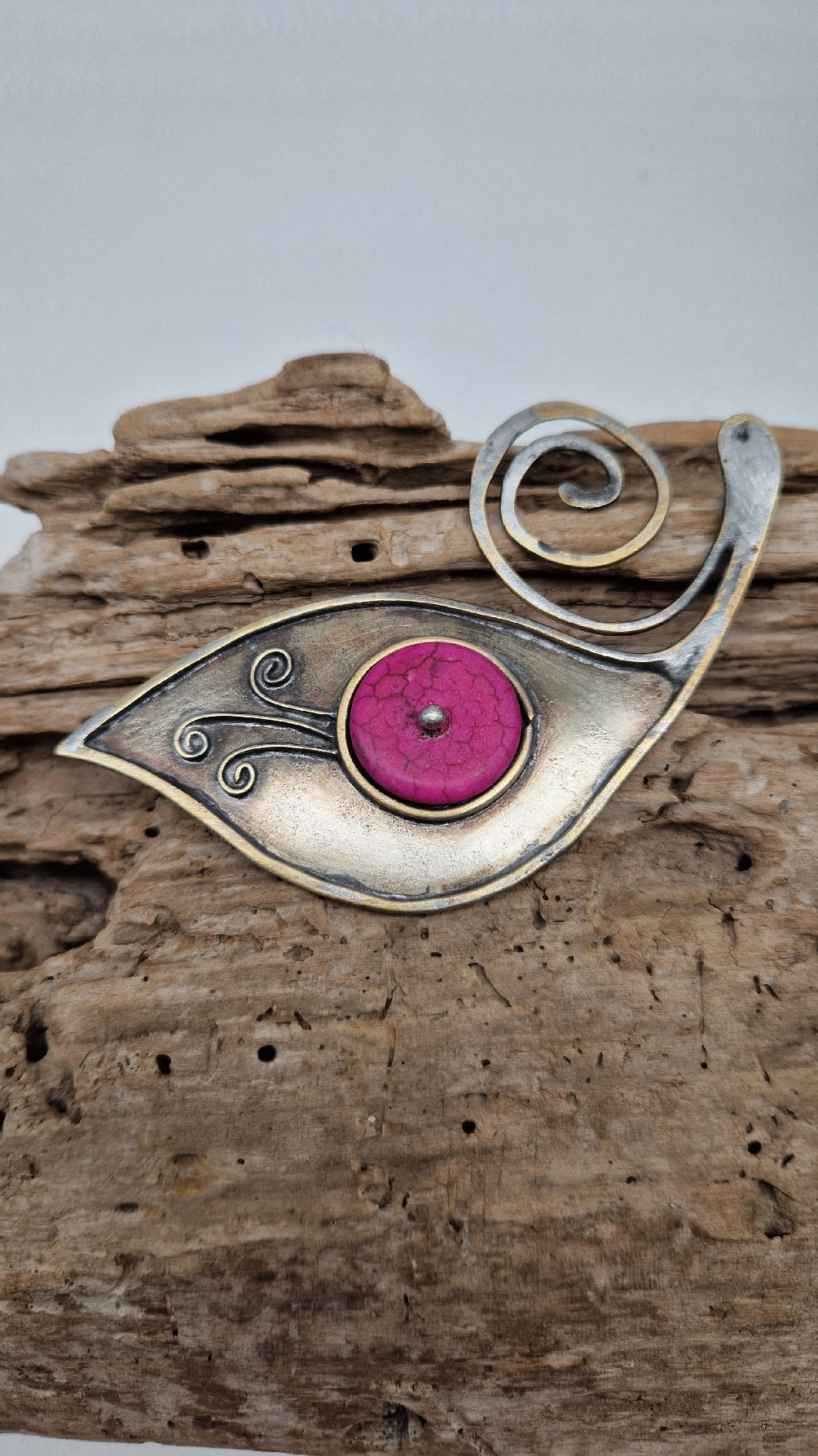 rozowe_oko_1 Brocha Szczęściara - obrazek 1