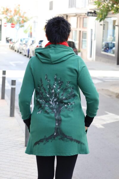 Bluza Zielona z Wizerunkiem Drzewa – Wyraź Swój Styl