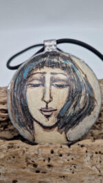 Wisior Zamyślona Piękność