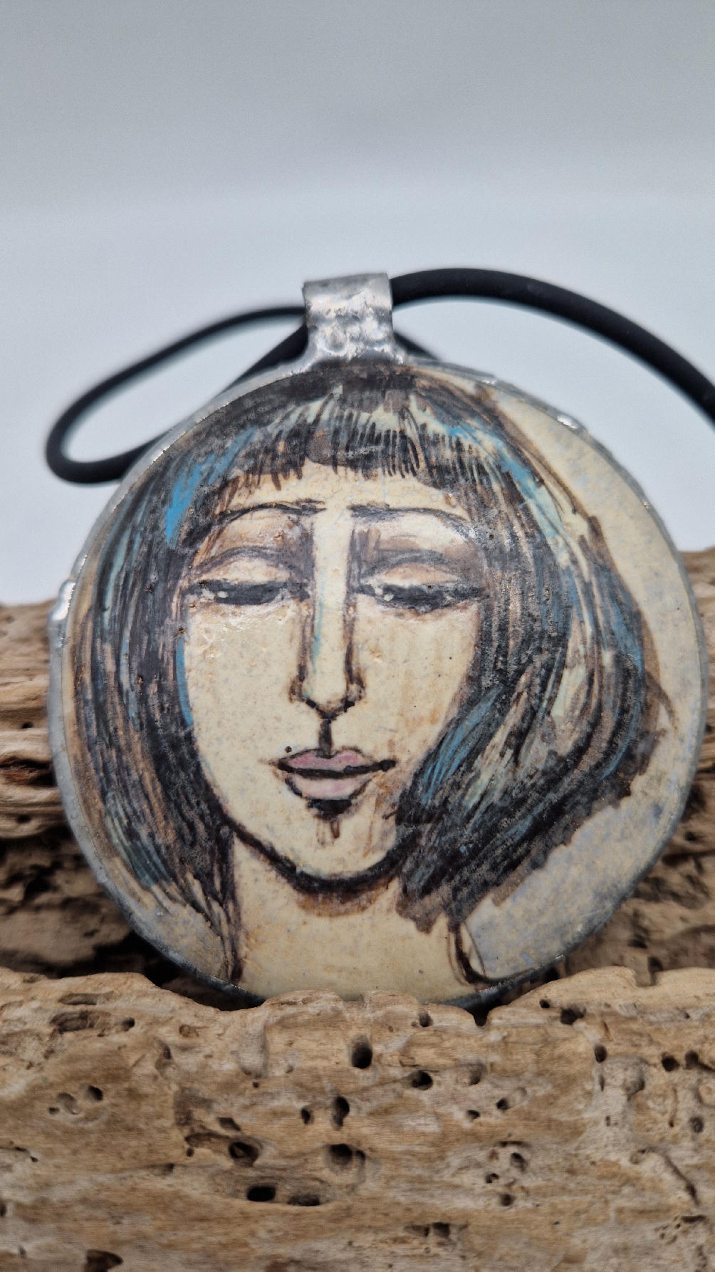 wisi__320_4 Wisior Zamyślona Piękność - obrazek 1