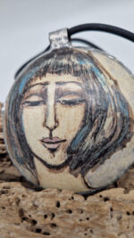 Wisior Zamyślona Piękność - obrazek 5