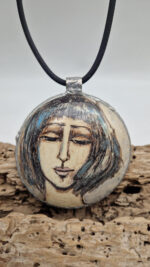 Wisior Zamyślona Piękność - obrazek 8