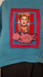 Zachmurzona Frida z Kwiatami - obrazek 2