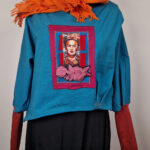 Zachmurzona Frida z Kwiatami