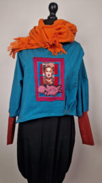 Zachmurzona Frida z Kwiatami